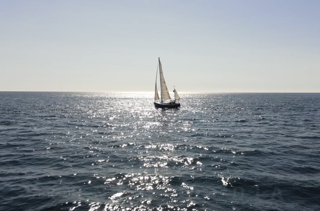 the Ya has always been a statement showing that it is easy to sail and live with 70% less energy, but we forget how she sailed. Here a film to remember Ya.