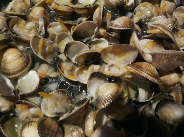 picture showing baked clams